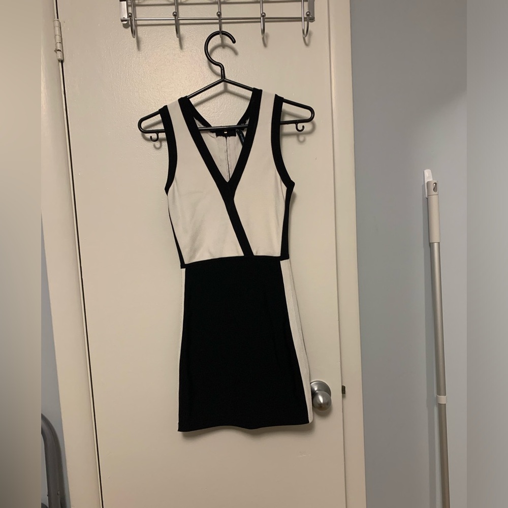 Marciano bodycon mini dress. Sz Sml